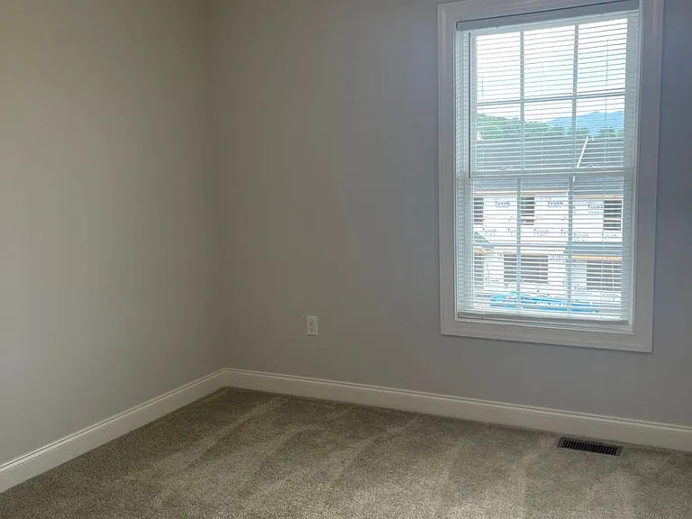 1194 Bluemoon Dr — Photo 18