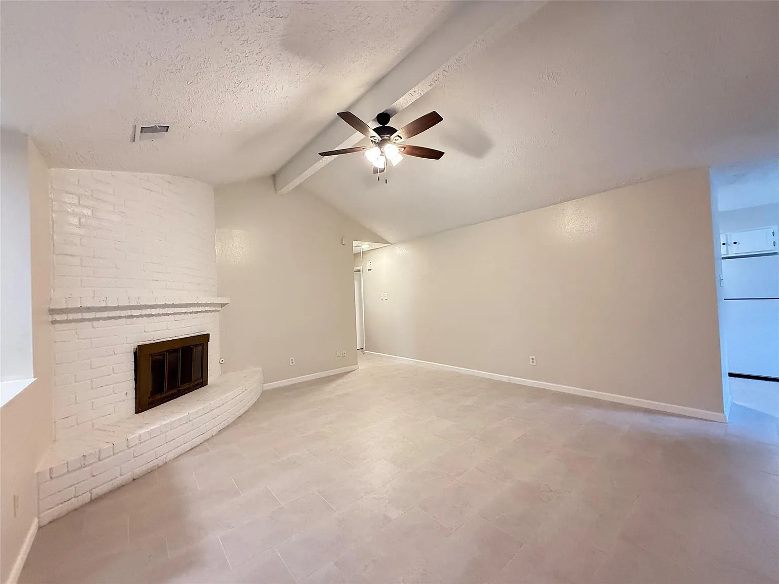 4 bed, 2.5 bath, 1587 sqft, $2,100 — Photo 3