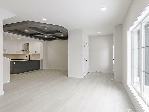 5th image of 26 Chambery Cres