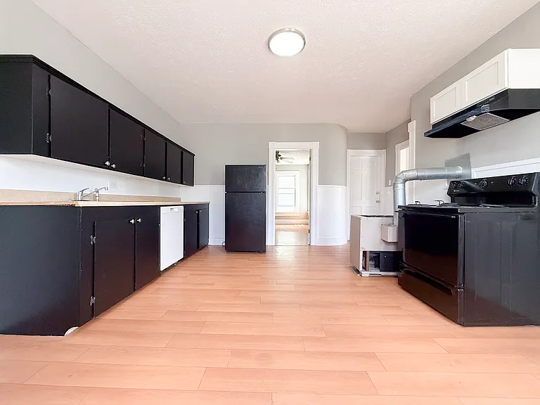 402 Auburn St #1F — Photo 6