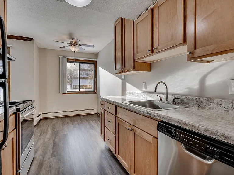 Shelard Village Apartments — Photo 21