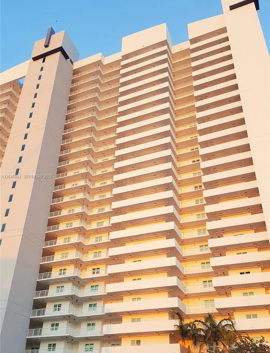 The Oaks I Condo — Photo 1