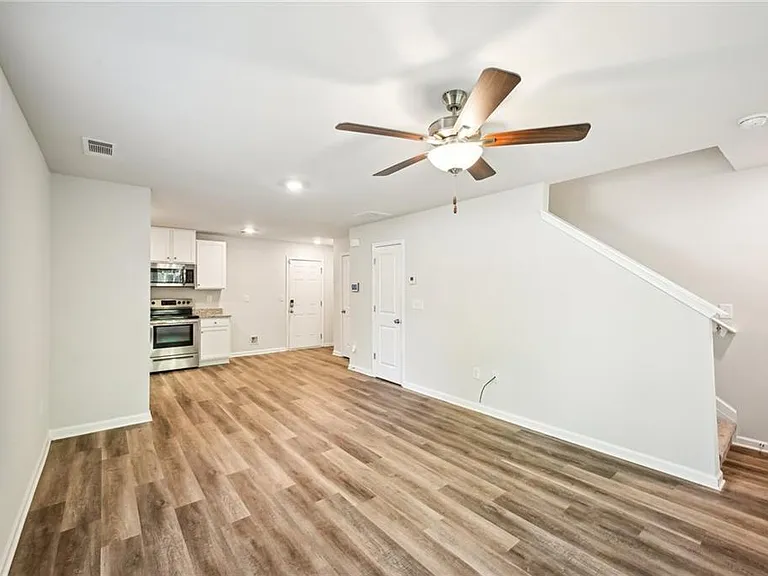 4437 Ben Hill Rd — Photo 6