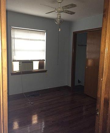 3rd image of 210 W Davis St