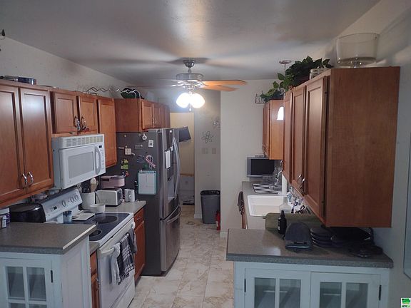 3rd image of 3273 Douglas St