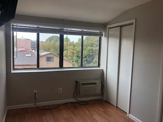 Rented by 18 REALTY | media 33