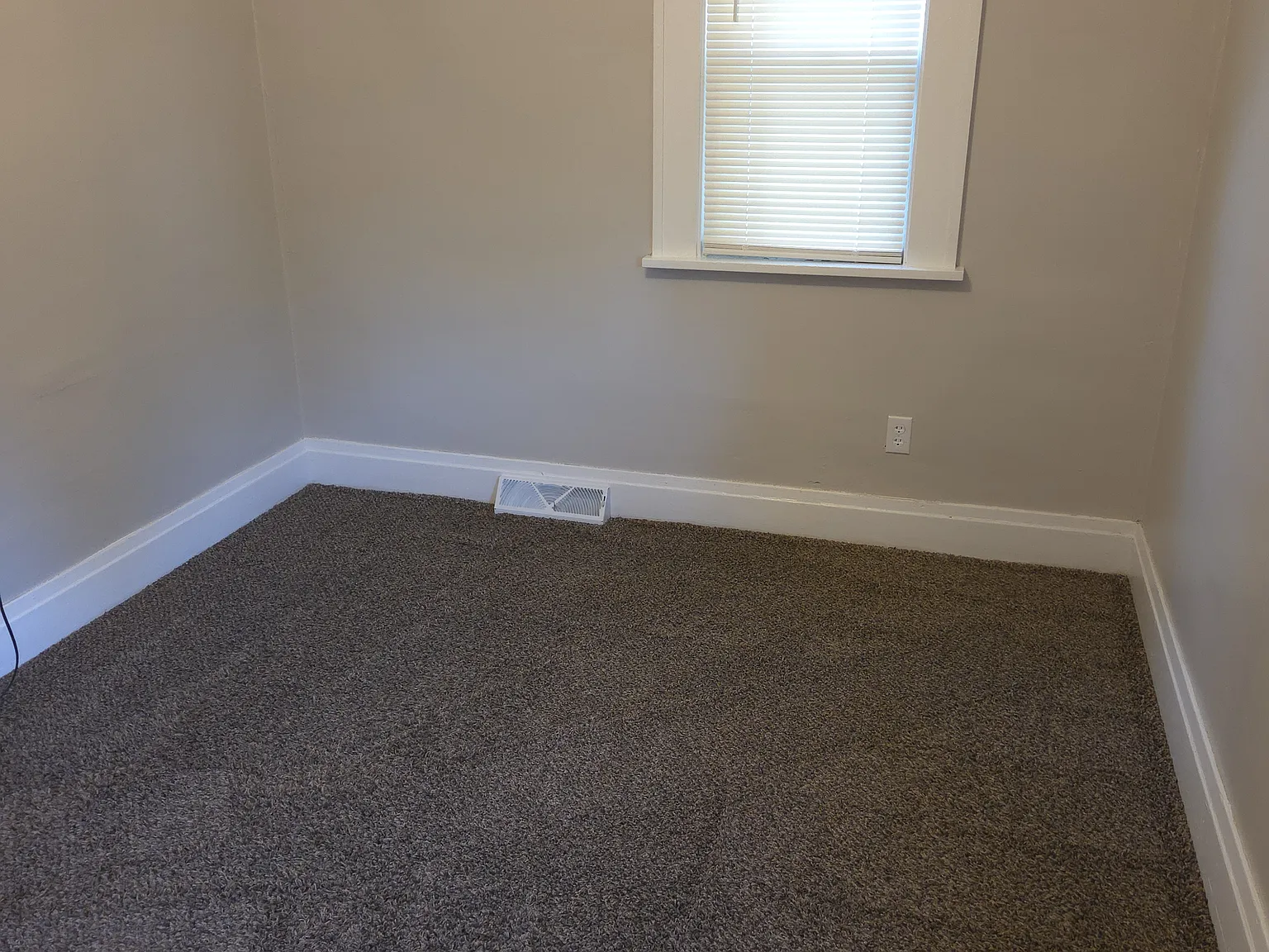 500 35th Street NE — Photo 4