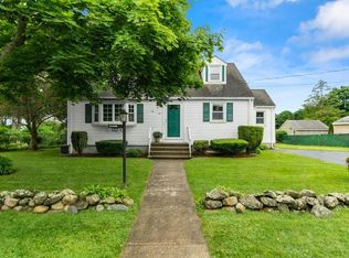28 Mayflower Rd, Woburn, MA 01801