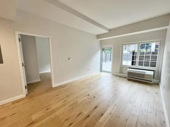 555 Waverly Avenue image 4 of 24