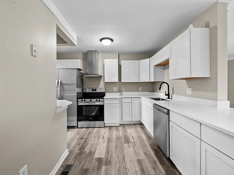 28526 Brentwood St — Photo 5
