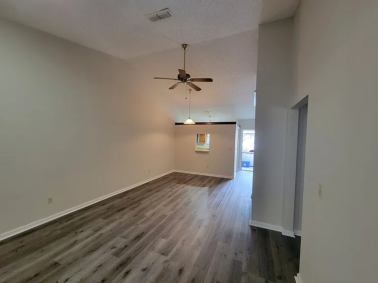 1337 Delaware Pl #B — Photo 4