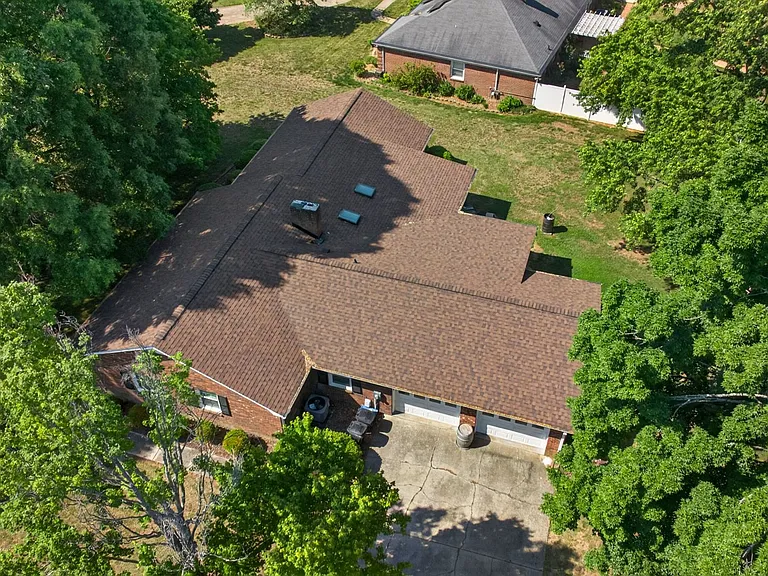 640 Summerest Ct — Photo 37
