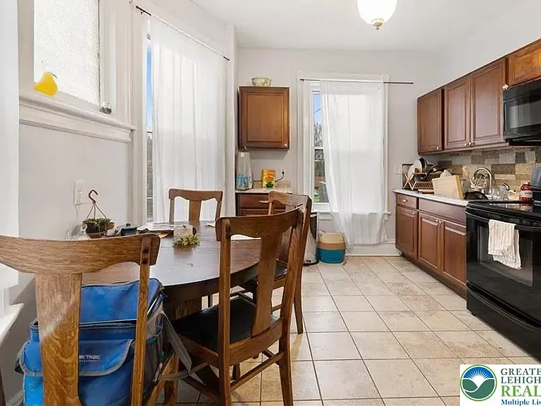 717 W Broad St #2 — Photo 5