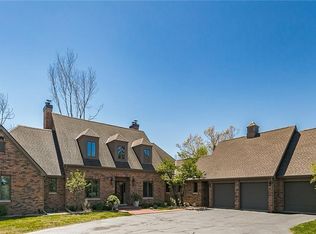 2880 Indian Hill Rd, Cedar Rapids, IA 52403