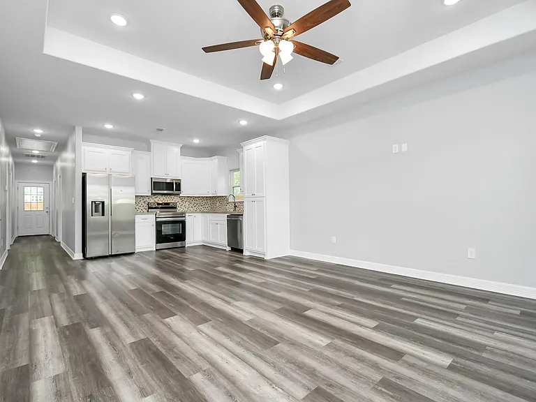 701 S Morgan St — Photo 4