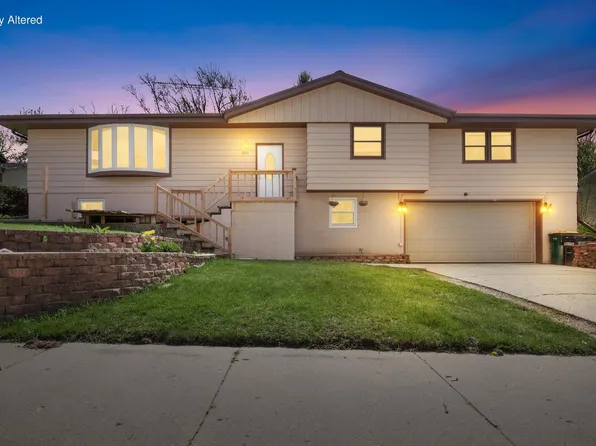 1513 Roosevelt DRIVE N N, West Bend, WI 53090