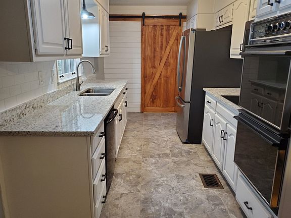 5th image of 4126 N Shallowford Rd