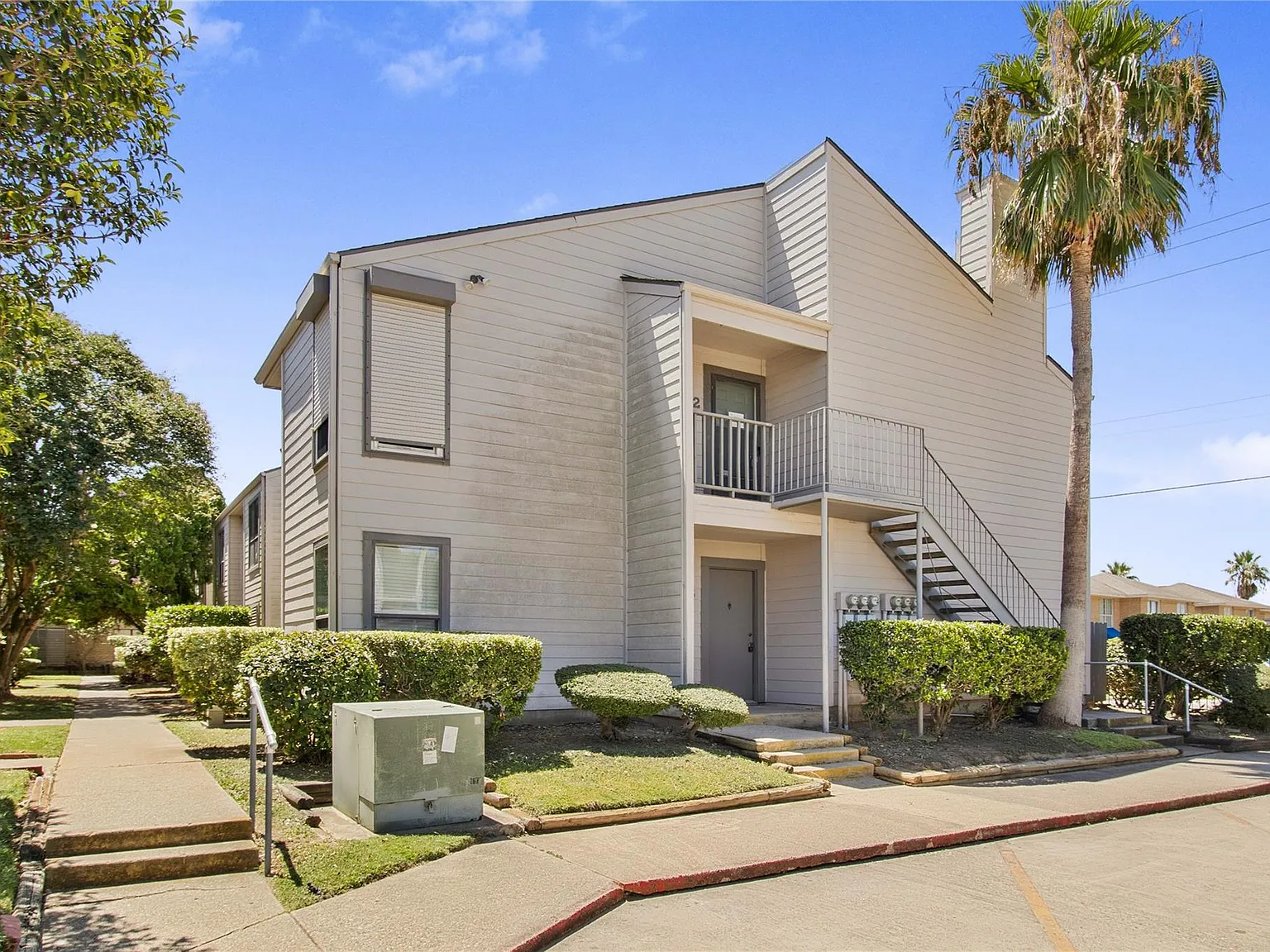 1 bed, 1.0 bath, 757 sqft, $1,250 — Photo 2