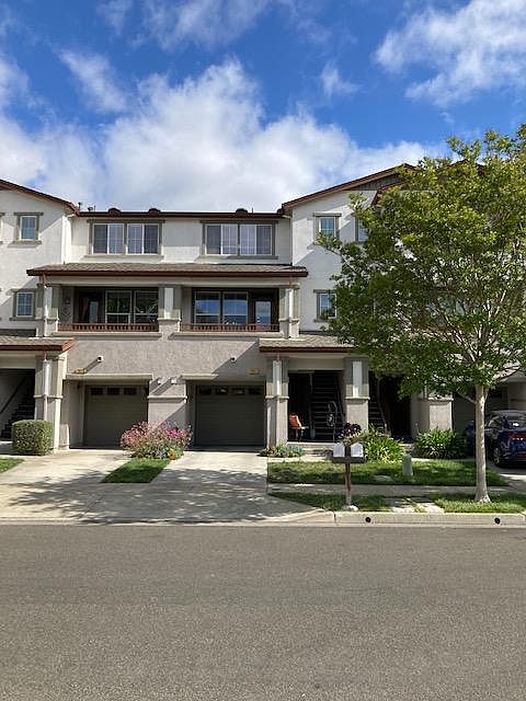 Front view of Townhome