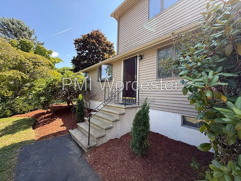 16 Seneca St — Photo 2