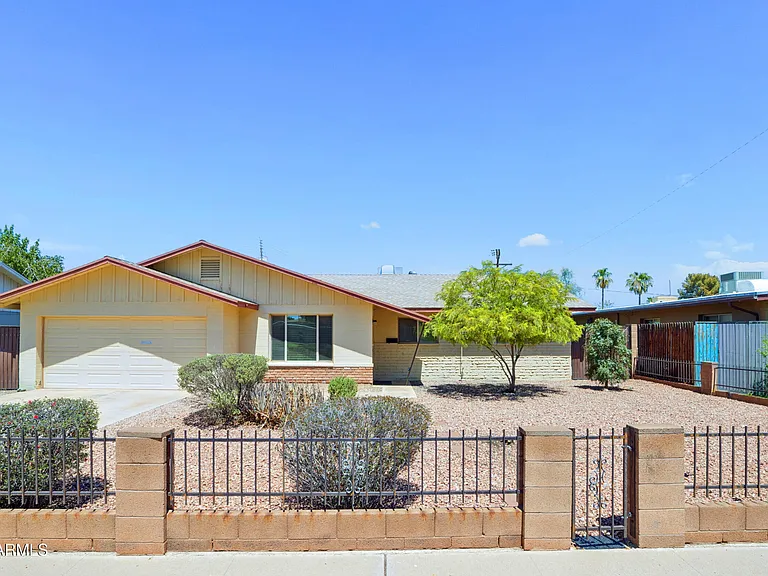 1260 E Alameda Dr — Photo 1