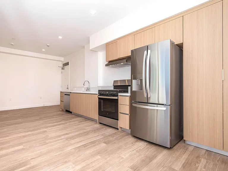 Woodlake Apartments — Photo 20