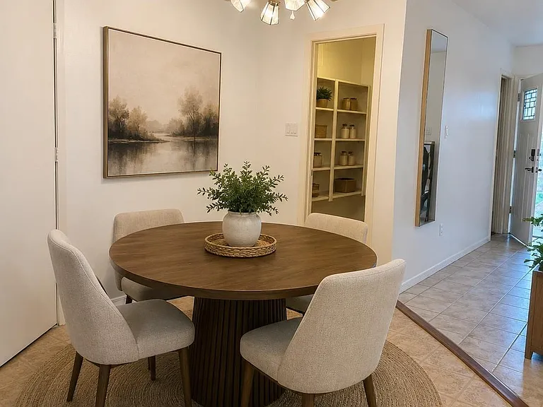 9011 Tavenor Ln — Photo 3