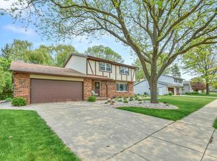407 S Good Hope Rd, De Pere, WI 54115