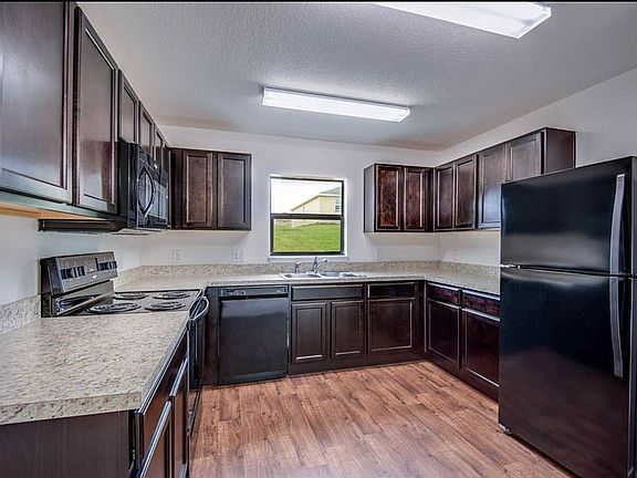 3rd image of 1011 Woodlark Dr