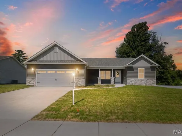 6404 Winter Ct, Godfrey, IL 62035