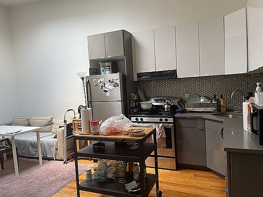 2nd image of 140 Weirfield St #3
