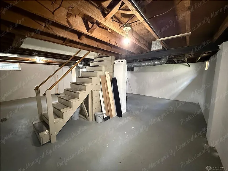 1261 Malden Ave — Photo 18