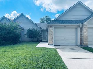 631 E Country Grove Cir, Pearland, TX 77584