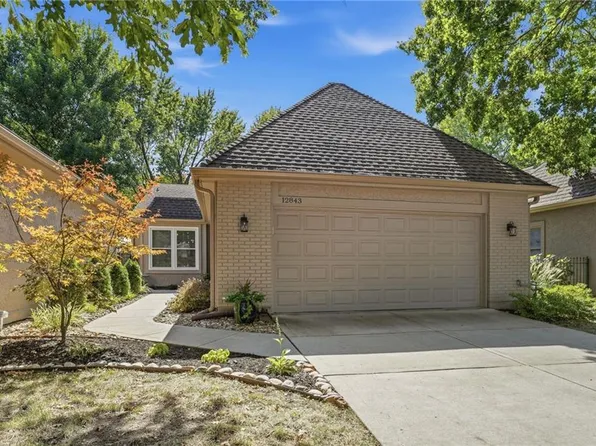 12843 Cambridge Rd, Leawood, KS 66209
