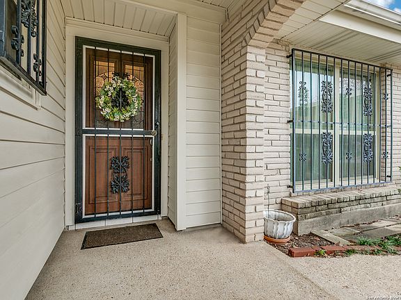 3rd image of 3206 CLEARFIELD DR