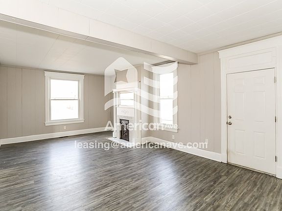1084818_003_living_room_3.jpg