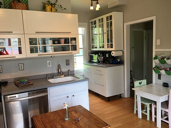 4th image of 19 Goodrich St