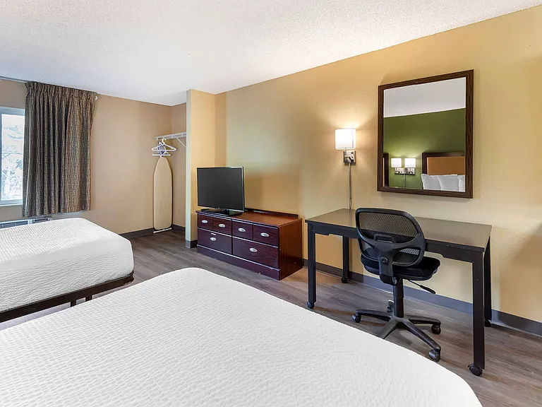 Studio Suite - 2 Full Beds