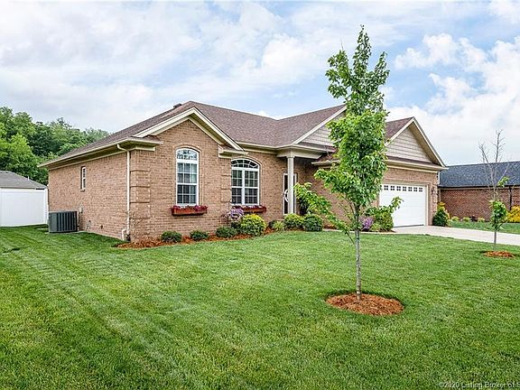 2nd image of 2724 Crescent Hill Dr NE