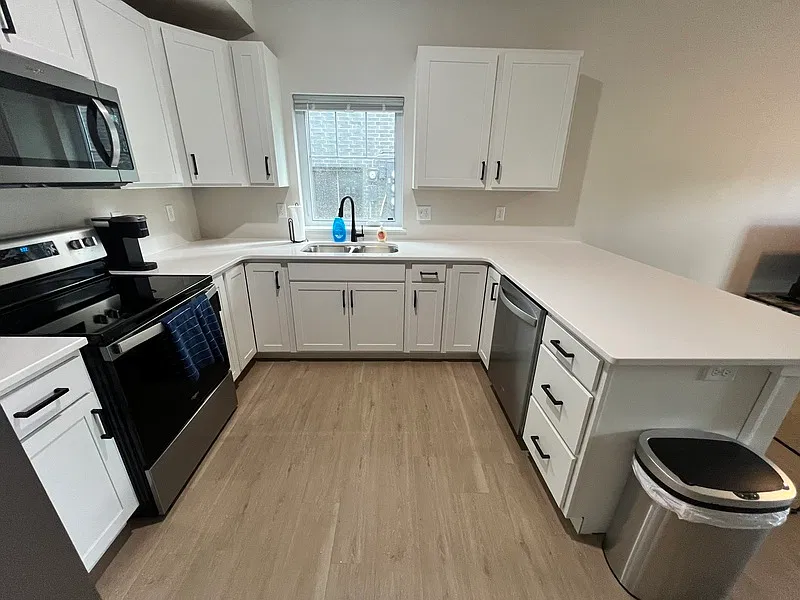 3 bed, 2.0 bath, 1510 sqft, $3,250 — Photo 4