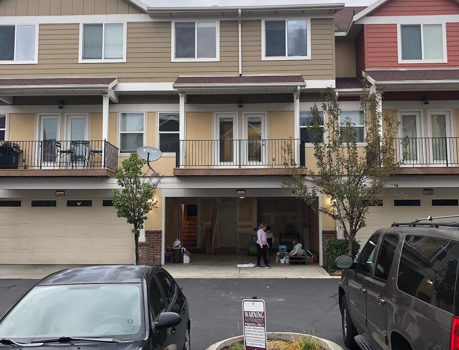 3 bed, 2.5 bath, 1600 sqft, $2,350 — Photo 2