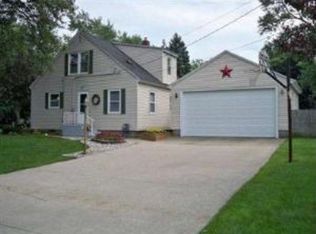 824 Pine Ave, Holland, MI 49423