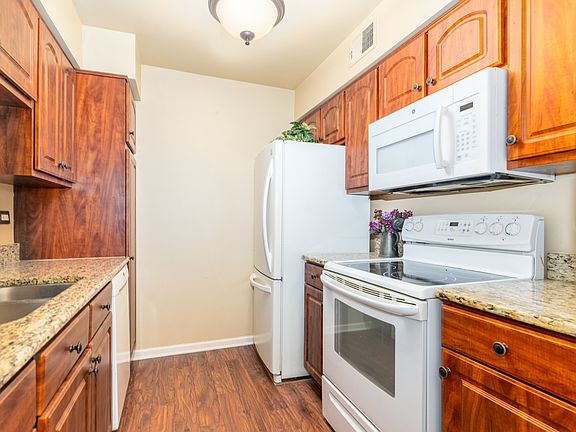 5th image of 6106 Knoll Valley Dr APT 102