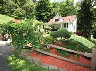 2951 Phillips Dr, Lower Burrell, PA 15068