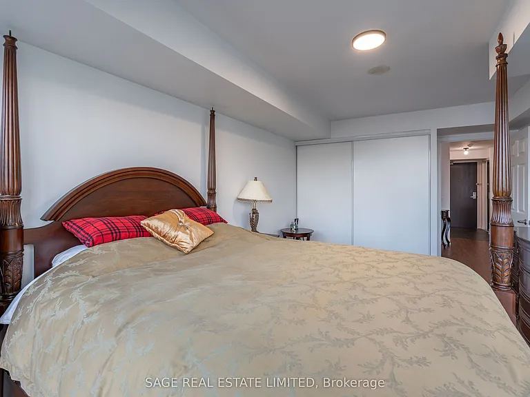 19 Grand Trunk Cres #3712 — Photo 9