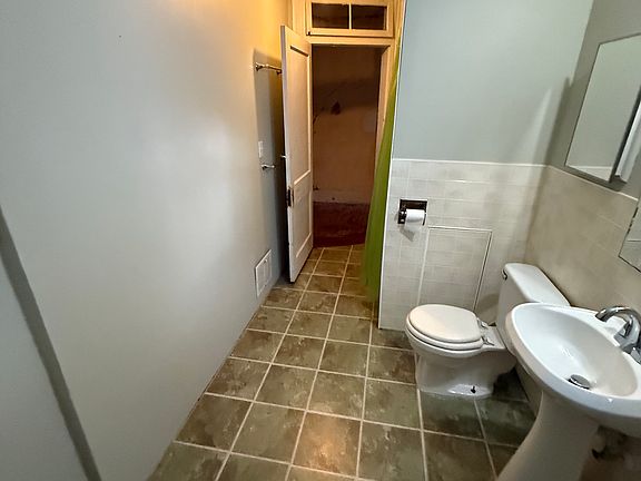3rd image of 15 N Lee St #2