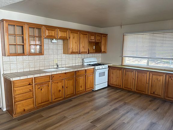 4th image of 1212 Redwood Dr