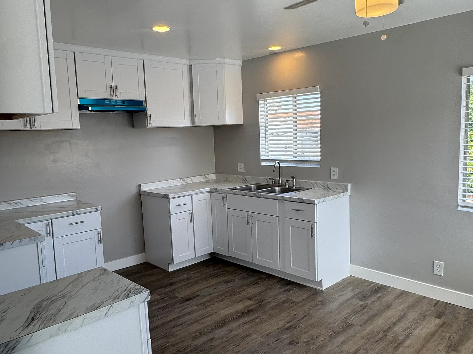2 bed, 1000 sqft, $2,350 — Photo 2