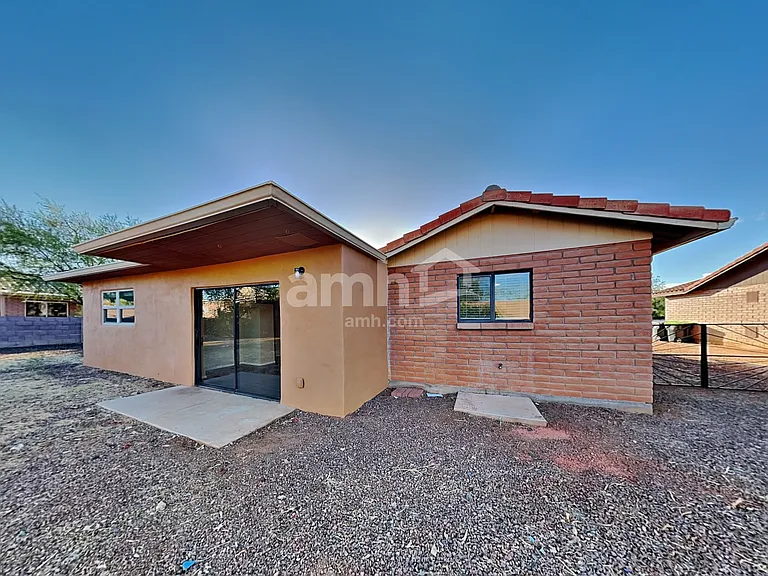 6449 S Iberia Ave — Photo 21