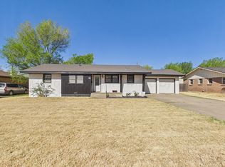 302 Morton Ave, Dumas, TX 79029